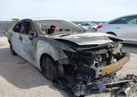 2016 Lexus Es 350 z USA, uszkodzony, nr VIN JTHBK1GG6G2241991